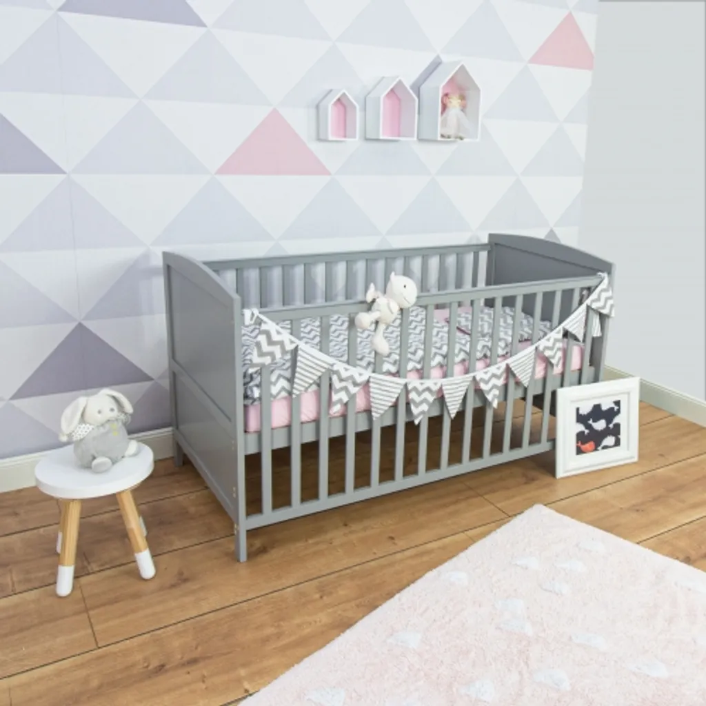 Puckdaddy Babybett Mika 140x70cm Grau Höhenverstellbar Mit Herausnehmbaren Sproßen – Bild 4