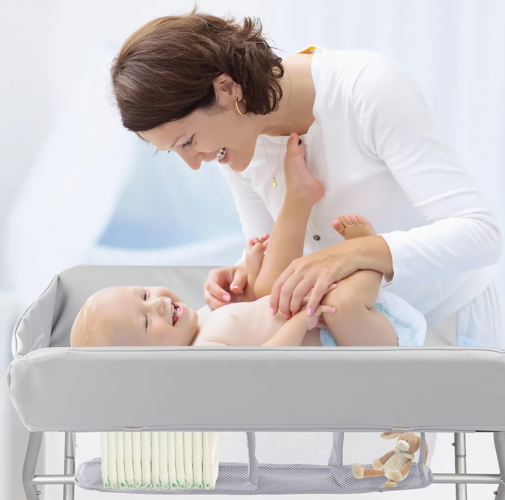 ONVAYA® Wickeltisch Klappbar | Wickelkommode Mit Auflage | Platzsparend & Mobil | Wickelkombination Mit Ablage Und Aufbewahrungskorb | Höhenverstellbar | Traglast Bis 15 Kg | Messleiste - Modell 2022 – Bild 7